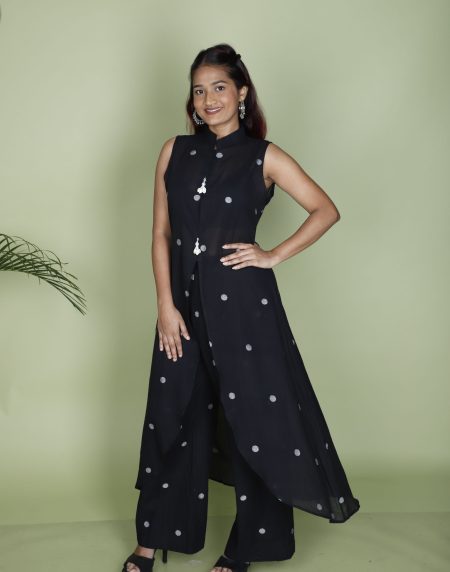 Sustainable Classic Black Jamdani Kurti Co-ord Set by Priyankara